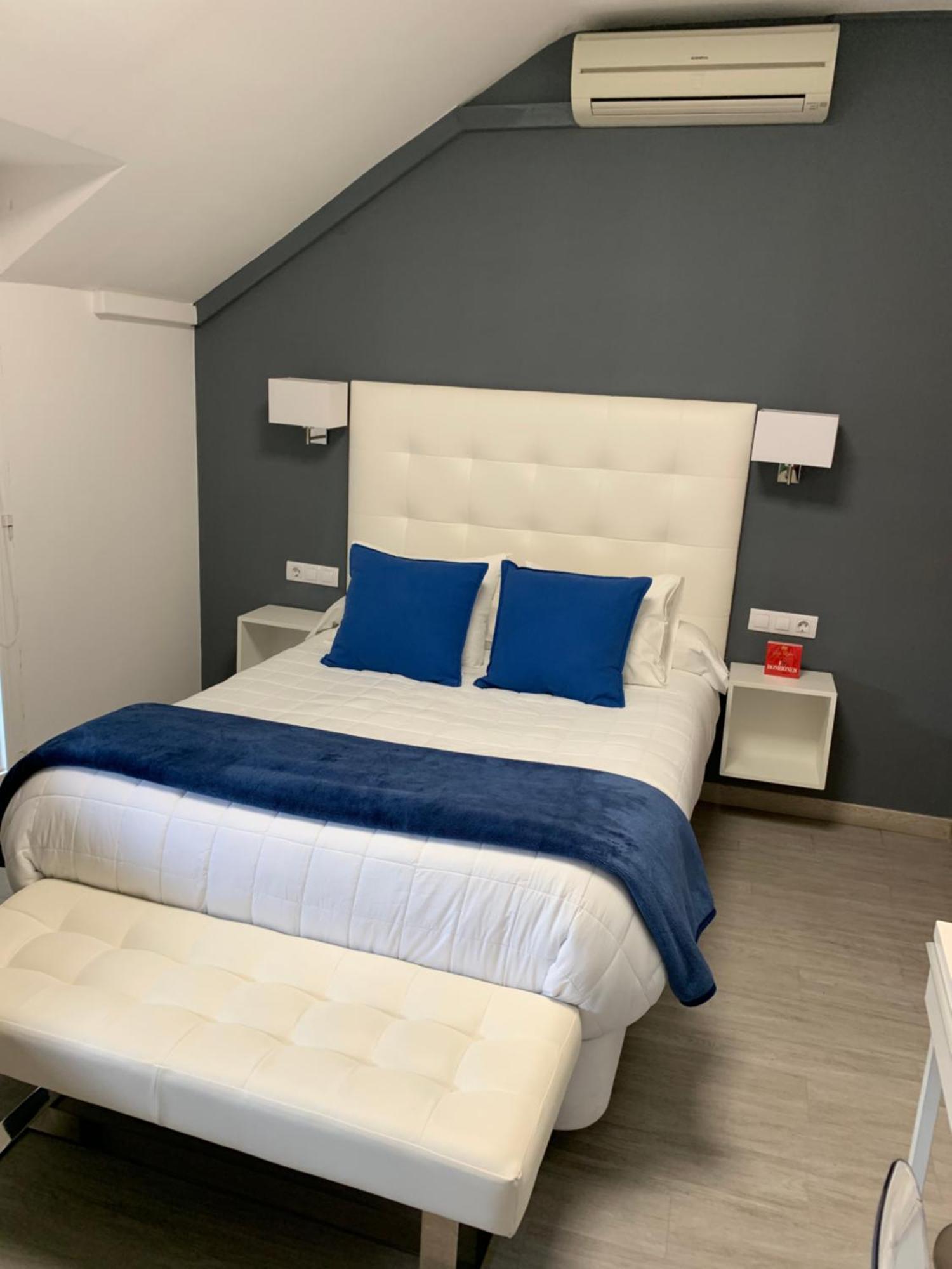 Hostal El Rocio 파라쿠엘로스데자라마 외부 사진
