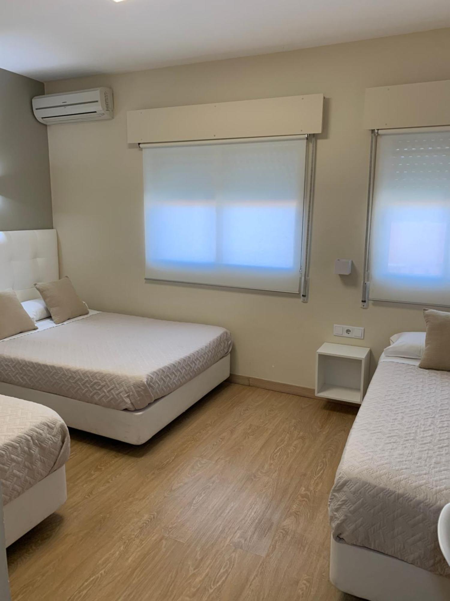 Hostal El Rocio 파라쿠엘로스데자라마 외부 사진