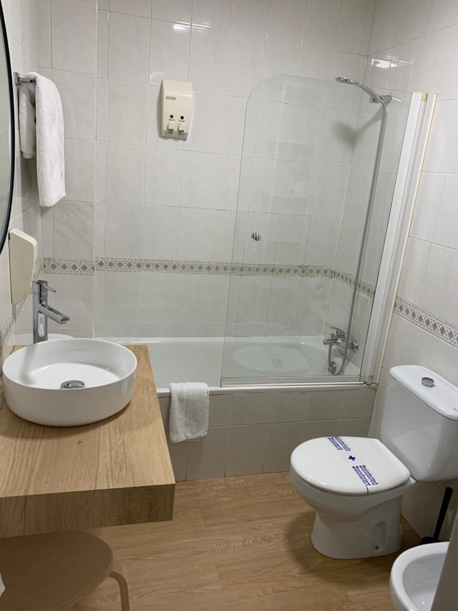 Hostal El Rocio 파라쿠엘로스데자라마 외부 사진