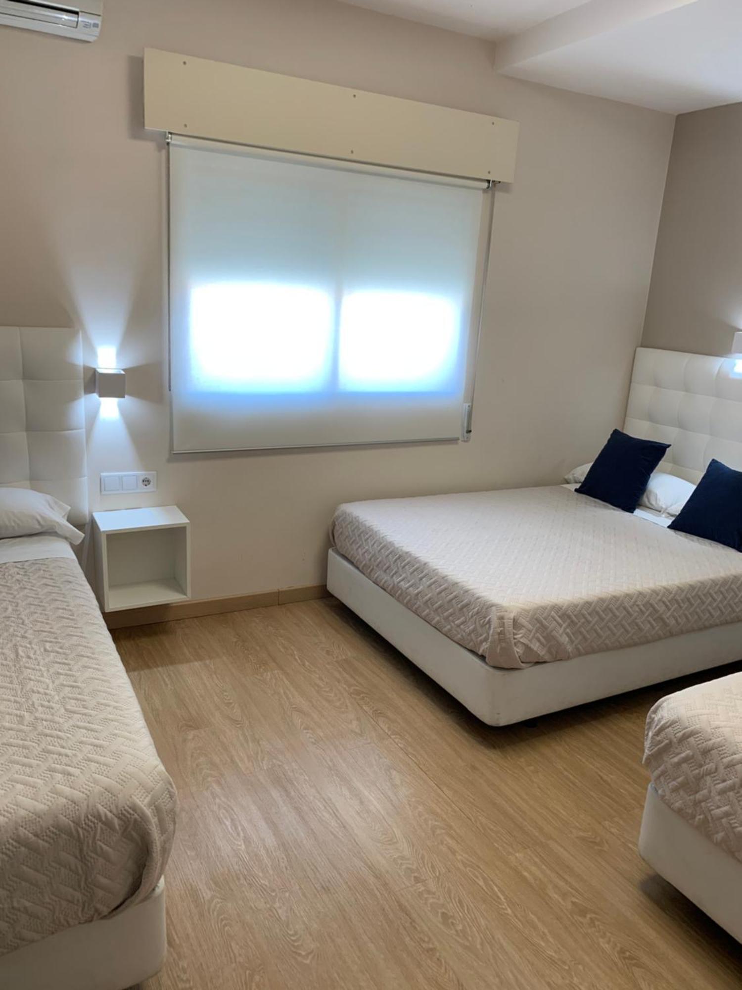 Hostal El Rocio 파라쿠엘로스데자라마 외부 사진