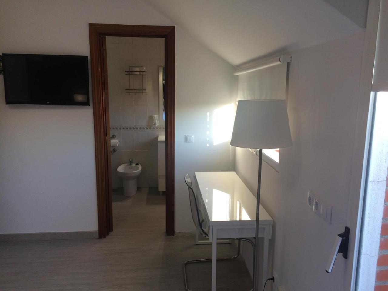 Hostal El Rocio 파라쿠엘로스데자라마 외부 사진